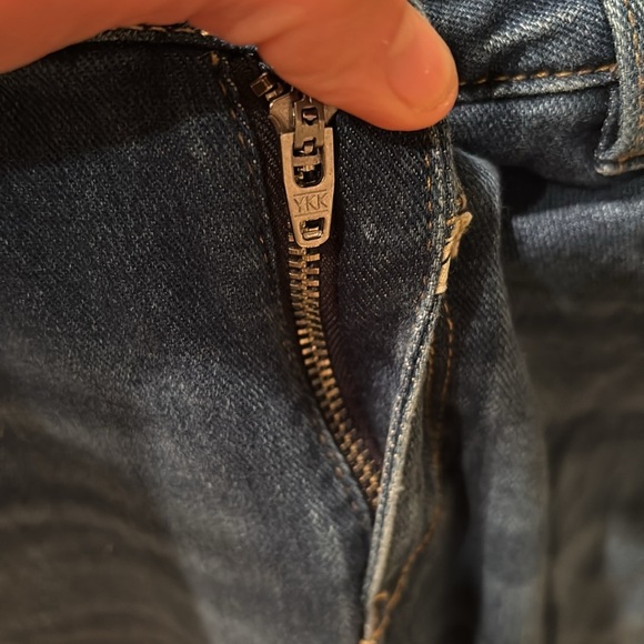 Closed woman's blue jeans made in Italy with orangic cotton. - Picture 7 of 15